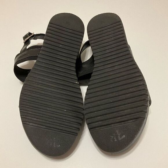 Black Platform Strap Sandals, Size 38/7.5.
Fisherman Sandals - Picture 12 of 12